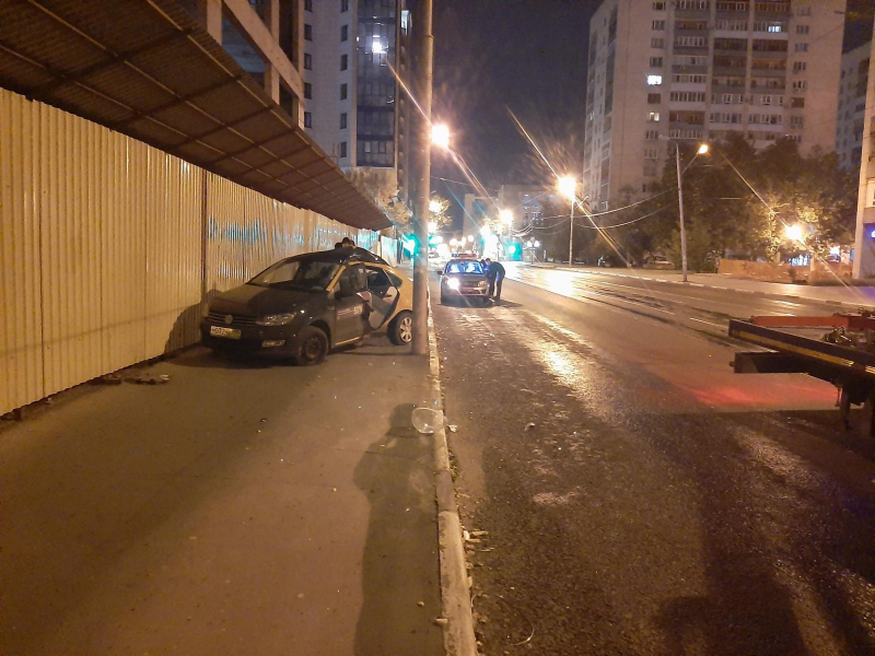 Неопытный водитель каршеринга в Самаре протаранил столб