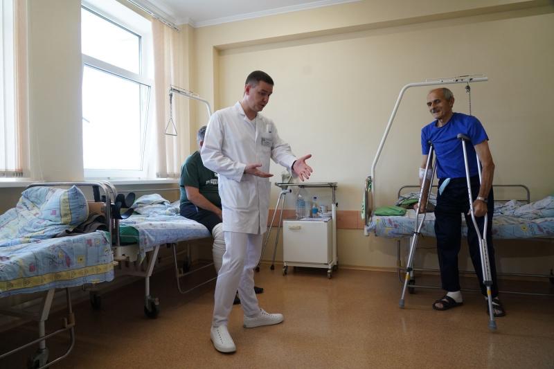 Самарские врачи помогли пациентам из Снежного встать на ноги