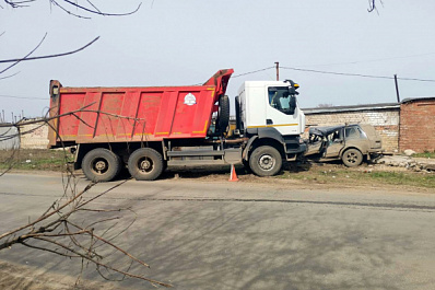 В Самаре мужчина на грузовике отправил в больницу водителя встречной "Нивы"