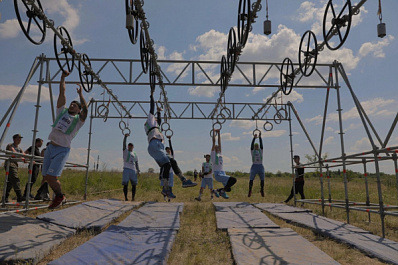 "Гонка героев": в Самарской области прошел экстремальный забег с препятствиями