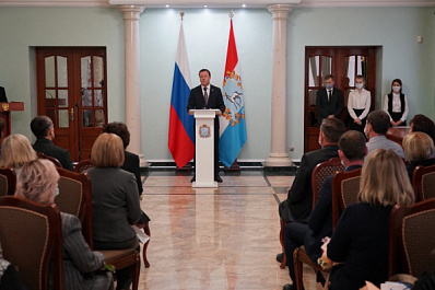 Дмитрий Азаров вручил государственные награды жителям региона