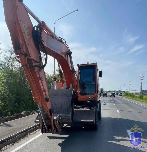 В Самарской области двое детей на электросамокате врезались в легковушку