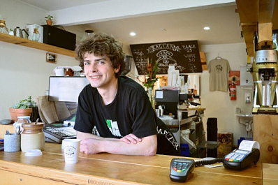 В Сызрани официант захотел пожить за счёт клиента