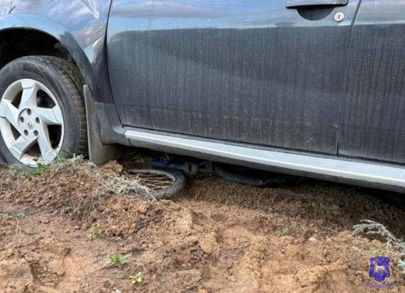 В тольяттинском дворе иномарка сбила подростка