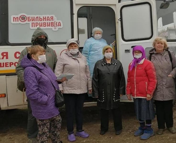 Жители Правобережья проходят вакцинацию от COVID-19 в передвижном фельдшерско-акушерском пункте
