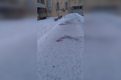 В Тольятти неизвестные сбросили на девушку пакет с кипятком