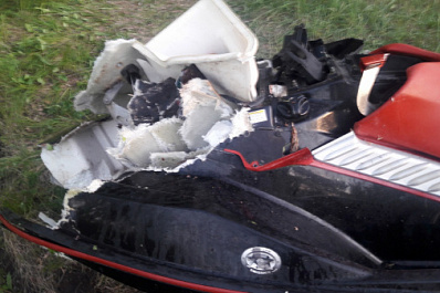 Под Самарой девушка на гидроцикле врезалась в дерево и умерла, спасатели ищут ее пассажирку