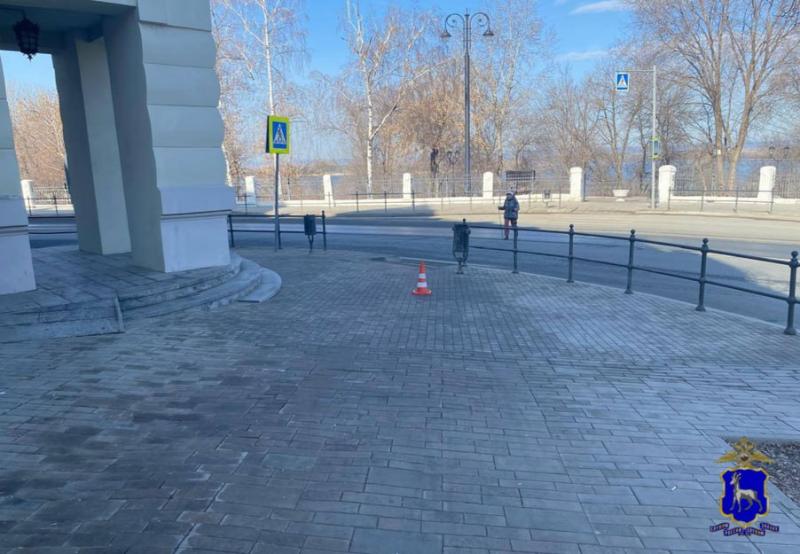 В Самаре ищут самокатчика, который сбил женщину напротив Струковского сада