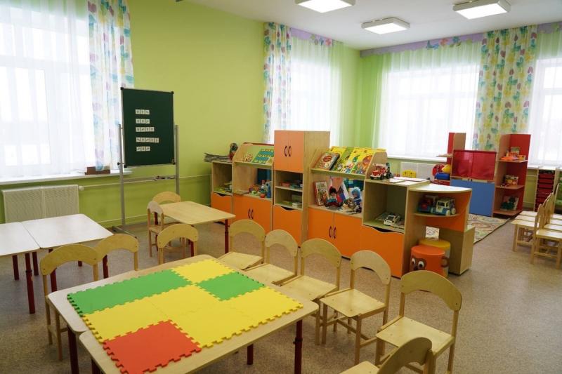 Дмитрий Азаров проверил качество строительства нового детского сада "Планета детства" в Чапаевске