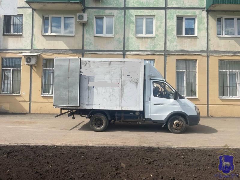 В Самаре водитель грузовой "Газели" наехал на пенсионерку на тротуаре