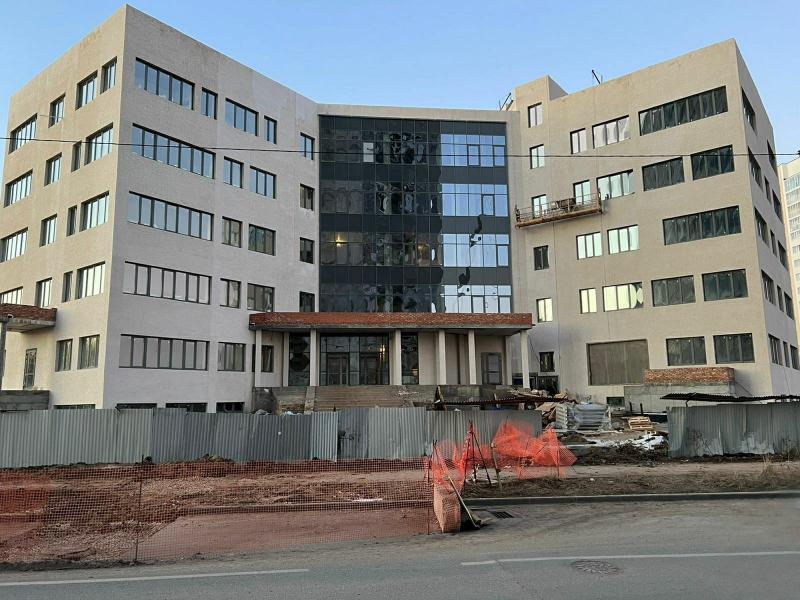 В Куйбышевском районе Самары продолжается строительство новой поликлиники на 700 посещений в смену