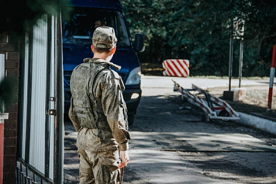 В Госдуме предложили ограничить госслужбу для уехавших за границу россиян