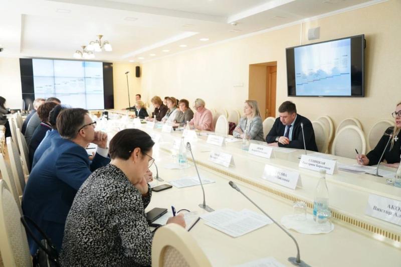 Изменить формат помощи семьям: в Самарской области реализуется социальный проект "Вызов"