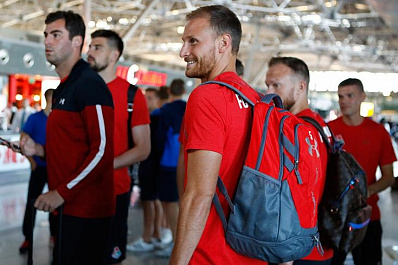 23 футболиста Локомотива прилетели в Самару на матч с Крыльями Советов