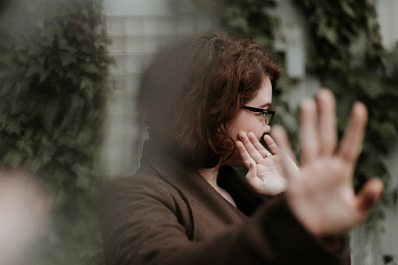 Психолог рассказал, как бороться с социальными страхами