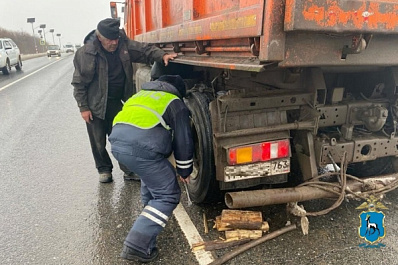 В Самарской области полицейские помогли пенсионеру выбраться из дорожного плена