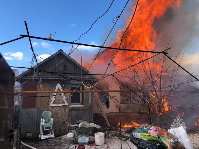 В Новокуйбышевске деревянный дом горел на 120 "квадратах"