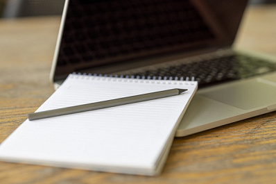 Дмитрий Азаров проверил, как в одной из самых старых школ Самарской области проходит дистанционное обучение