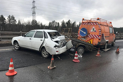 В Ставропольском районе от удара большегруза ВАЗ отлетел в Газель дорожников