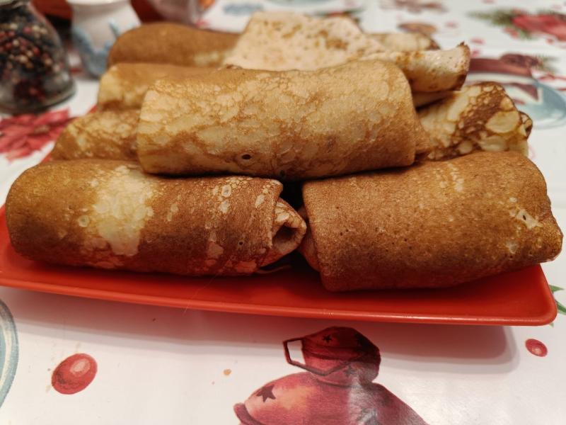 Мясо, сгущенка, икра: самарцы рассказали, с какой начинкой любят есть блины