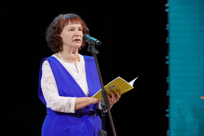 Вячеслав Федорищев наградил лучших учителей Самарской области