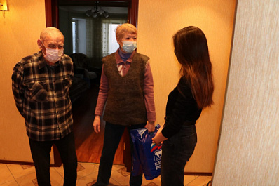 Депутат Госдумы Леонид Симановский поздравил ветеранов с наступающим Новым годом