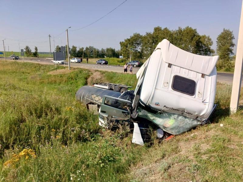 В Самарской области в ДТП с двумя фурами погиб человек