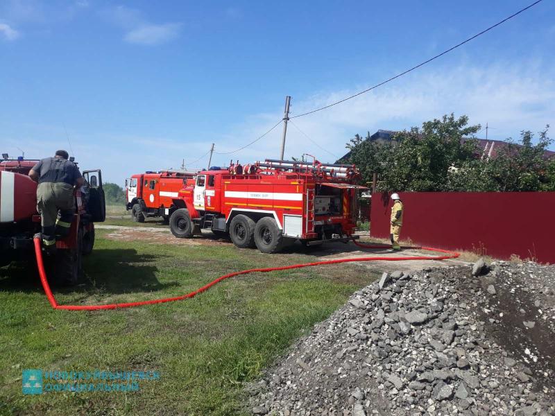 В Новокуйбышевске из горящего частного дома спасли двух женщин
