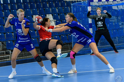 Гандболистки "Лады" обыграли в гостях "Звезду"