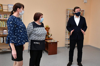 Губернатор Дмитрий Азаров осмотрел Дом культуры в Августовке