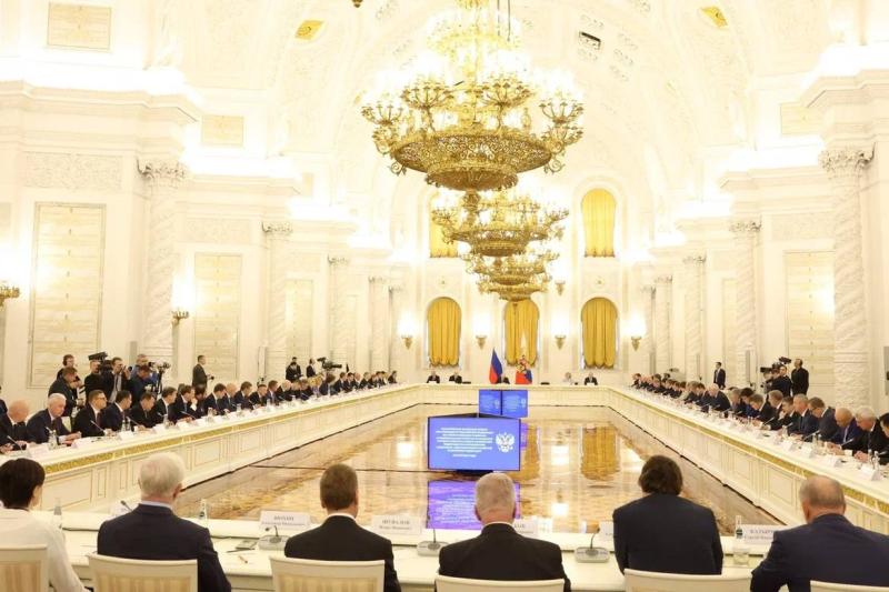 Дмитрий Азаров: внимание к предложениям регионов при разработке новых нацпроектов первостепенно