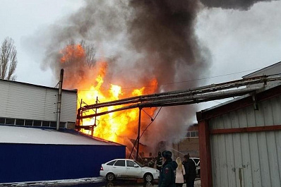 29-летний мужчина погиб в страшном пожаре на складе в Тольятти