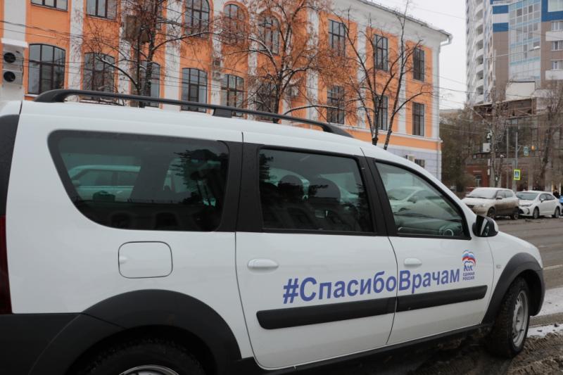 "Единая Россия" мобилизует волонтерские центры в регионах в связи с пиковой нагрузкой на систему здравоохранения