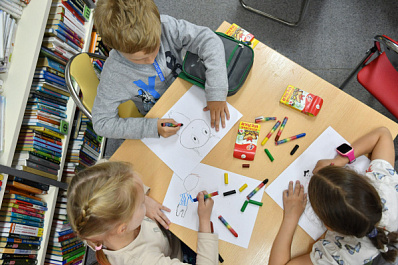 Психолог рассказал, стоит ли нагружать детей на майских праздниках