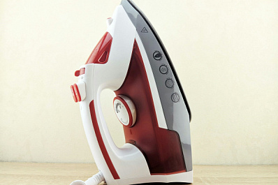 В Тольятти мужчина набросился на пожилых соседей с утюгом