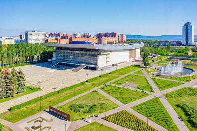 В Тольятти у дворца спорта "Волгарь" обновили спортивную площадку