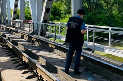 Под Самарой после наезда электрички один железнодорожник погиб, другой попал в больницу