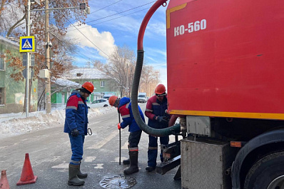 Спасали систему водоотведения: в Самаре за неделю промыли и прочистили 10,5 км канализационных линий