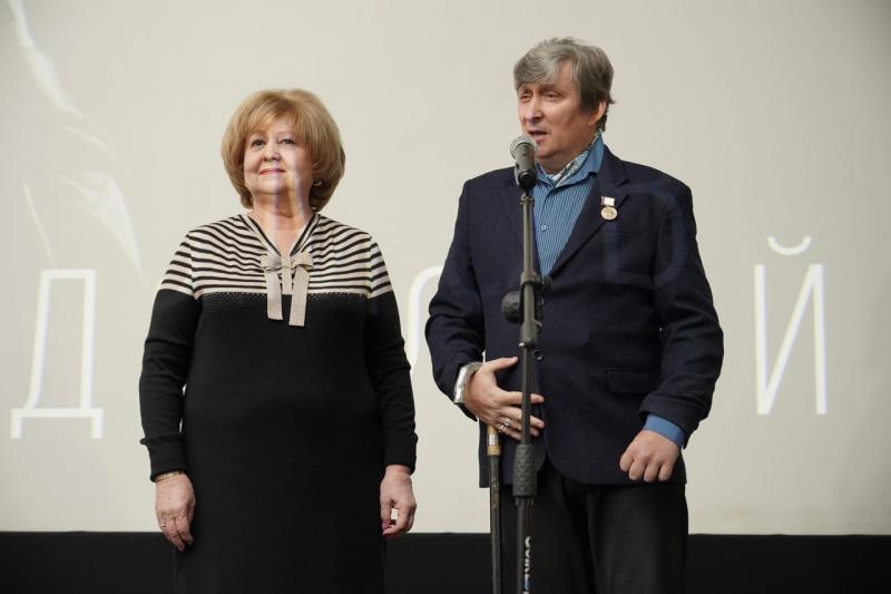 Самарскому актеру Олегу Белову вручили медаль "Спешите делать добро"