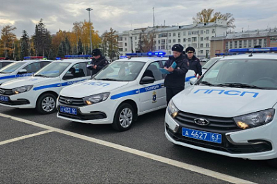 В Самаре на площади Куйбышева прошел строевой смотр полицейских