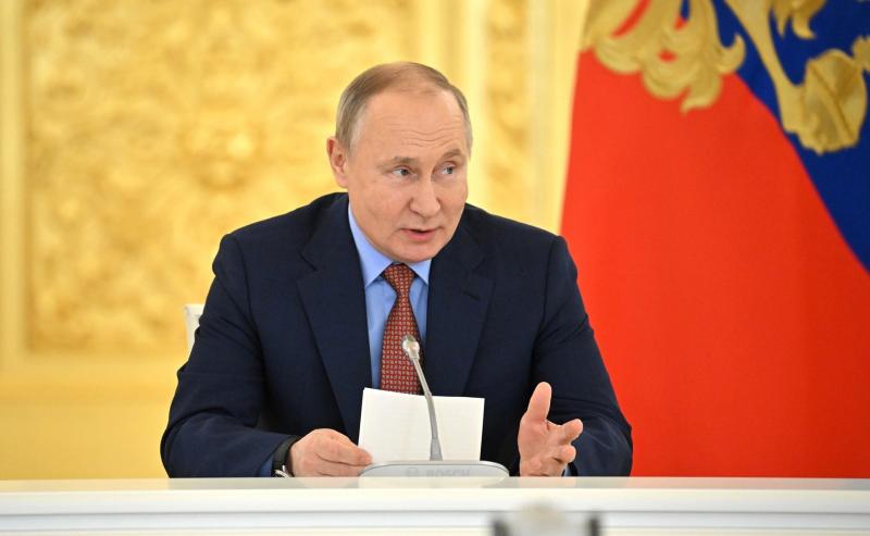 Владимир Путин поручил оказать помощь прибывающим в Россию вынужденным переселенцам из ДНР и ЛНР