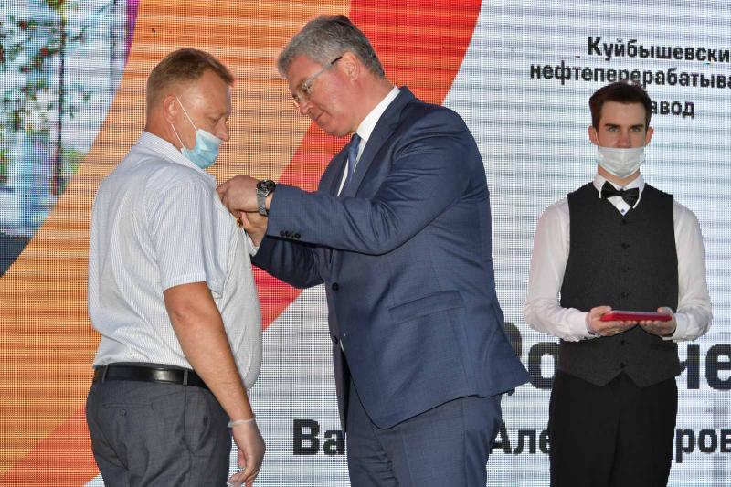 Виктор Кудряшов поздравил работников Куйбышевского НПЗ с Днем нефтяника