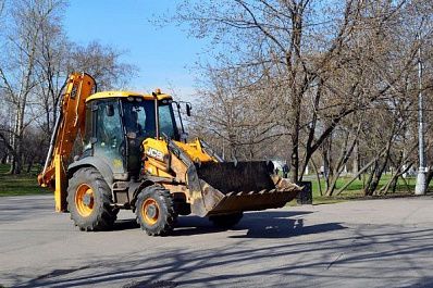 В Хворостянском районе идет обновление парка "Вера, Надежда, Любовь" 