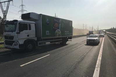 На трассе в Самарской области грузовик сбил Газель и двух человек