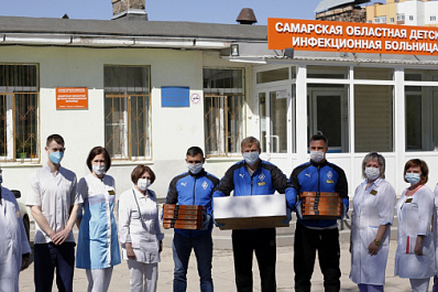 "Крылья Советов" посетили больницы, где лечат пациентов с коронавирусом