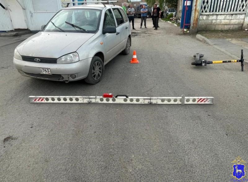 Два подростка на одном самокате попали под колеса "Калины" в Самаре