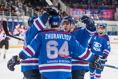 Хоккейная "Лада" уверенно победила соперника из Перми