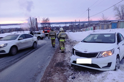 Утром 23 января в Самарской области столкнулись Kia и "Нива"