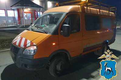 В Самаре служебная "Газель" сбила маму с ребенком