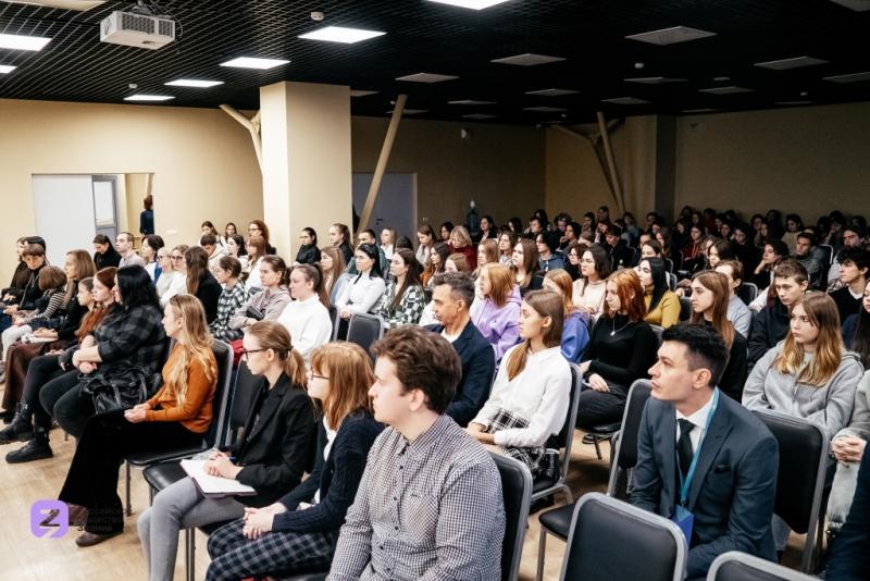 Новый взгляд на эпоху Петра Великого: в Самаре прошел молодежный форум Российского общества "Знание"